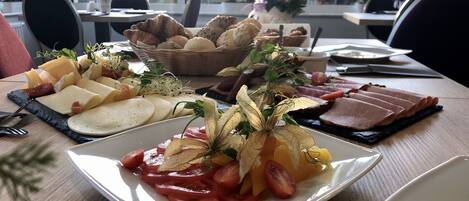 Free daily buffet breakfast