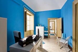 Reception hall - Sunshine Hostel (Palermo)
