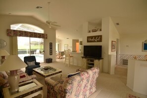 TV, DVD player - NEW LISTING Southern Dunes Golf Course Home 25 minutes to Disney World (Haines City)
