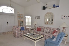 TV, DVD player - NEW LISTING Southern Dunes Golf Course Home 25 minutes to Disney World (Haines City)