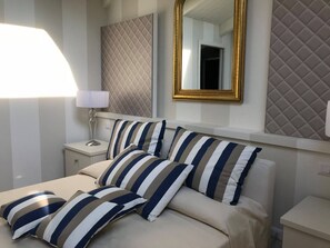 Deluxe-Zimmer | Hochwertige Bettwaren, Daunenbettdecken, Pillowtop-Betten, Minibar