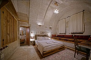 Habitación tradicional | Ropa de cama de alta calidad, wifi gratis, ropa de cama