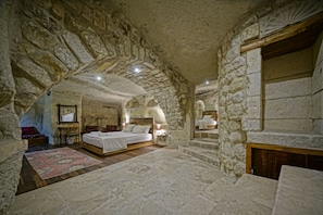 Family Room | Premium bedding, free WiFi, bed sheets - Naraca Cave House (Nevsehir)