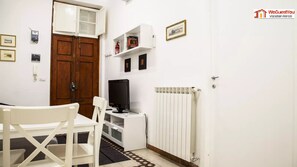 Flat-screen TV - Zobeide - Next stop Colosseum (Rome)