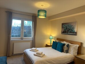 2 bedrooms, iron/ironing board, travel cot, free WiFi