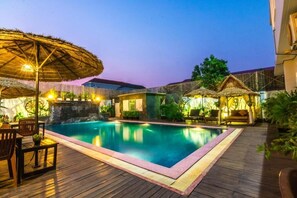 Outdoor pool - Deluxe Double Room - free pick up (Kok chock commune)