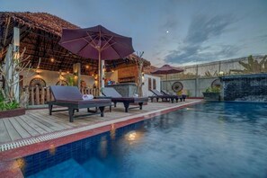 Indoor pool, outdoor pool - Deluxe Double Room - free breakfast (Kok chock commune)