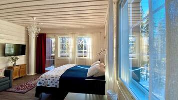 Deluxe Suite, 1 King Bed with Sofa bed, Balcony, Park View | 1 bedroom, premium bedding, Tempur-Pedic beds, individually decorated
