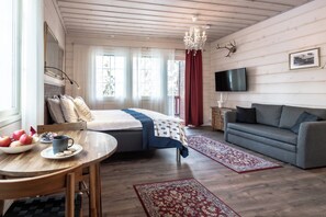 Deluxe Suite, 1 King Bed with Sofa bed, Balcony, Park View | Breakfast meal