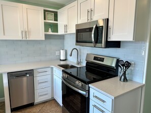 Fridge, microwave, oven, stovetop - Gone Coastal! 2 from oceanfront! Central air! (Hilton Head Island)