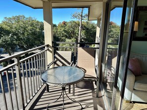 Property grounds - Gone Coastal! 2 from oceanfront! Central air! (Hilton Head Island)