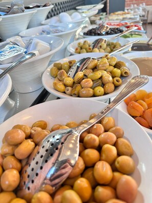 包含每日自助早餐