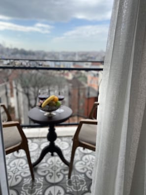 Deluxe Room with Balcony, 1 Bedroom | Balcony