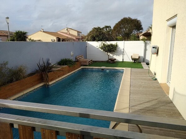 حمّام سباحة خارجي