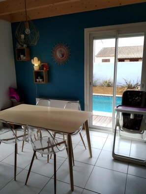 Outdoor pool - House with pool near the beach and shops (agde)