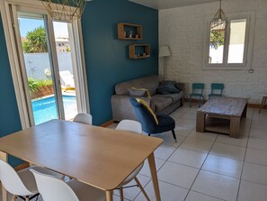 Interior - House with pool near the beach and shops (agde)