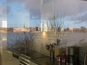 ثلاجة، ميكروويف، فرن، غسالة أطباق