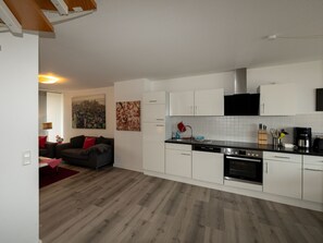 Kühlschrank, Mikrowelle, Ofen, Geschirrspüler