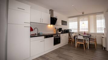 Kühlschrank, Mikrowelle, Ofen, Geschirrspüler