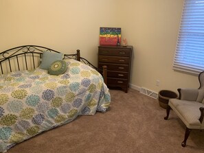 6 bedrooms, iron/ironing board, WiFi, bed sheets