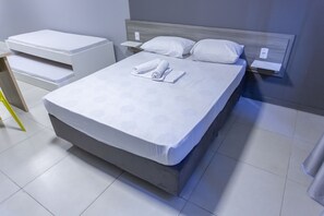 Quarto standard | 1 quarto, escrivaninha, espaço de trabalho para notebook