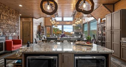 POOL, THEATER, GAMEROOM, FIREPIT, HOT TUB & VIEWS, Sleeps 20