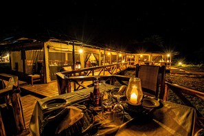 2 restaurants, serveren ontbijt, lokale en internationale gerechten