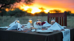 Outdoor banquet area - Osinon Camps & Lodges (Serengeti)