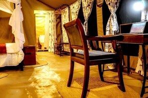 Luxury Tent | Champagne service - Osinon Camps & Lodges (Serengeti)