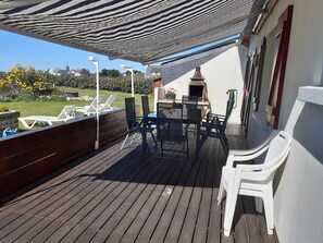 Outdoor dining - House 400m from the sea and beaches and the GR 34 (Penmarch)