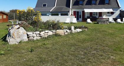 House 400m from the sea and beaches and the GR 34