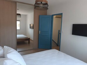 3 chambres, fer et planche à repasser, lit parapluie, Wi-Fi gratuit