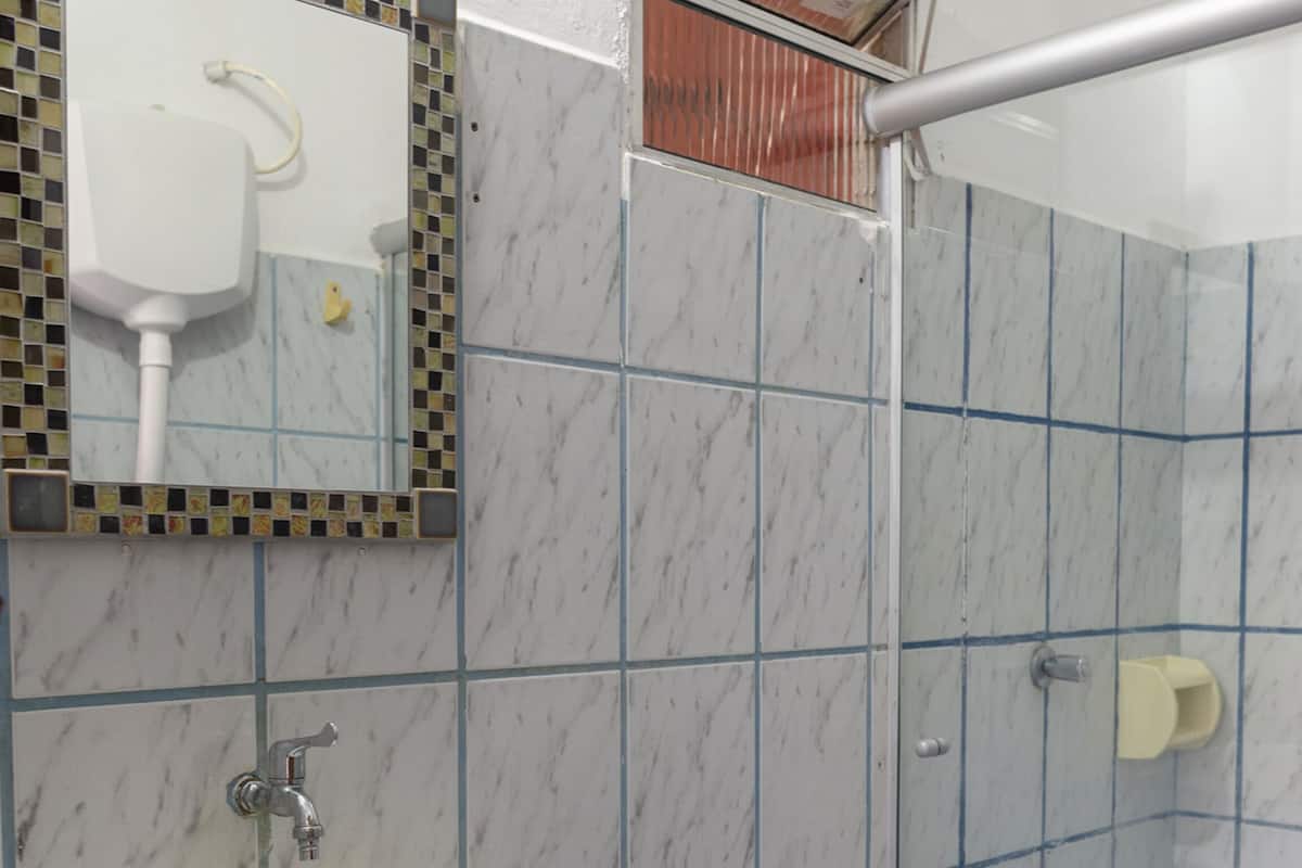 Twin Room | Bathroom | Shower, towels, soap, toilet paper