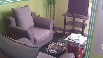 Grand Room | Living room | Flat-screen TV