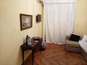 Apartment | Living area - Elegant Apartment next to Archaeological Museum (Athens)