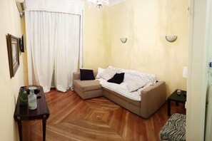 Apartment | Living area - Elegant Apartment next to Archaeological Museum (Athens)