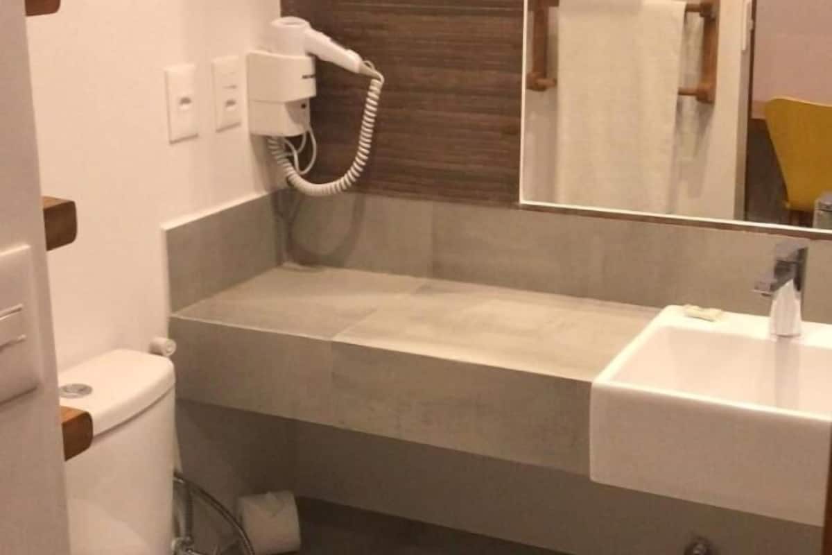 shower, towels, soap, shampoo