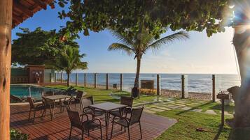 Vista para praia/oceano