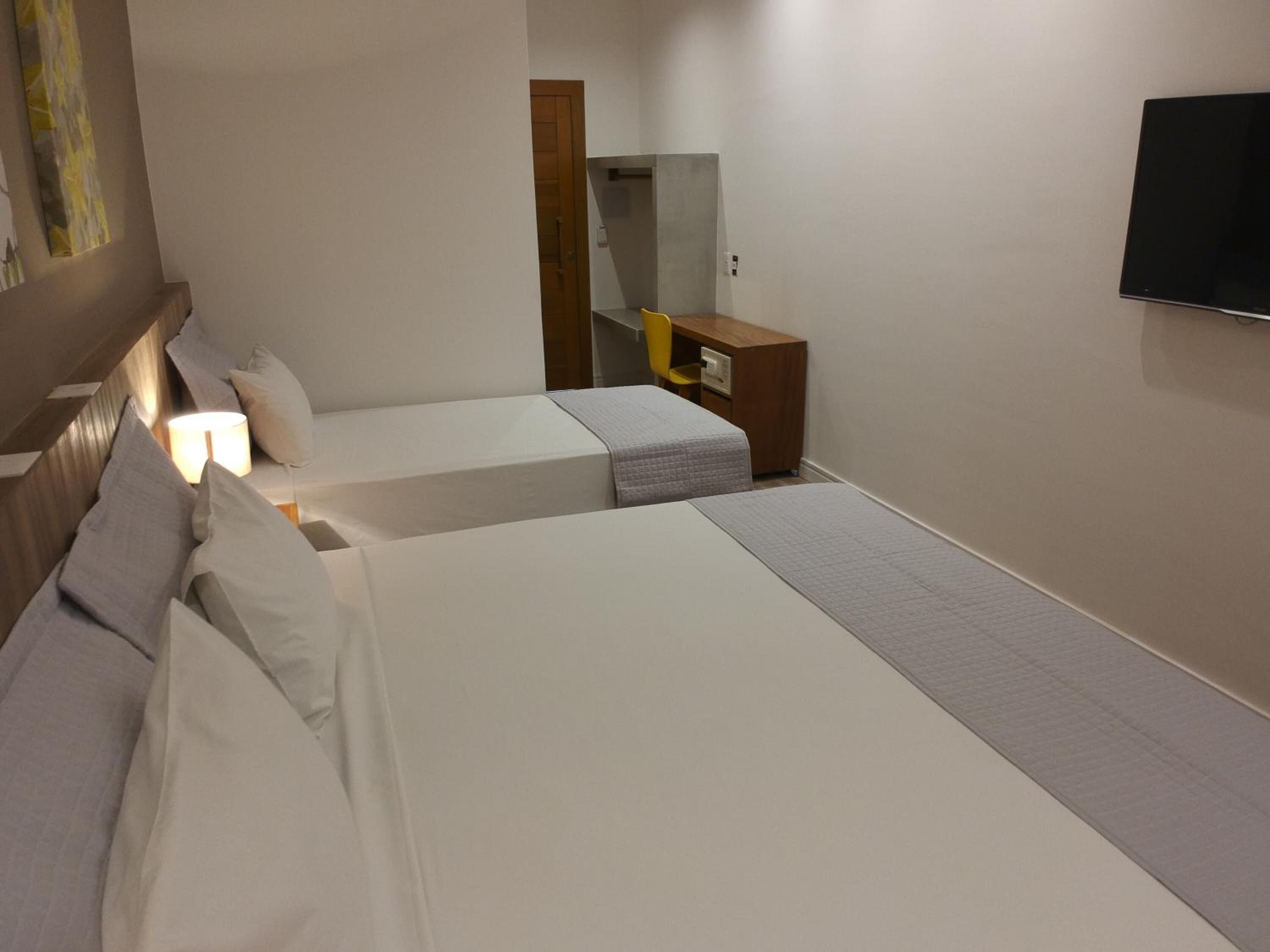 2 bedrooms, minibar, in-room safe, desk