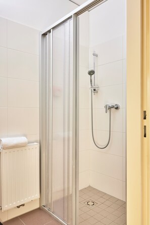Standard-Apartment, 2 Schlafzimmer | Badezimmer