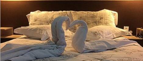 Kahden hengen premium-huone, poreamme | Minibaari, ilmainen Wi-Fi, vuodevaatteet