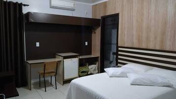 Minibar, wifi gratis y ropa de cama