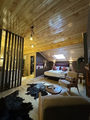Premium-Suite | Badezimmer | Dusche, Haartrockner, Hausschuhe, Handtücher
