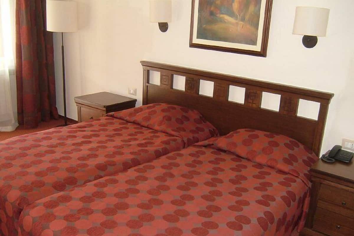 Comfort Twin Room, 2 Twin Beds | Iron/ironing board (on request), WiFi (free)