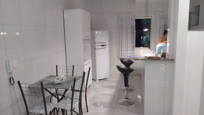 Kitnet, cozy and well furnished.