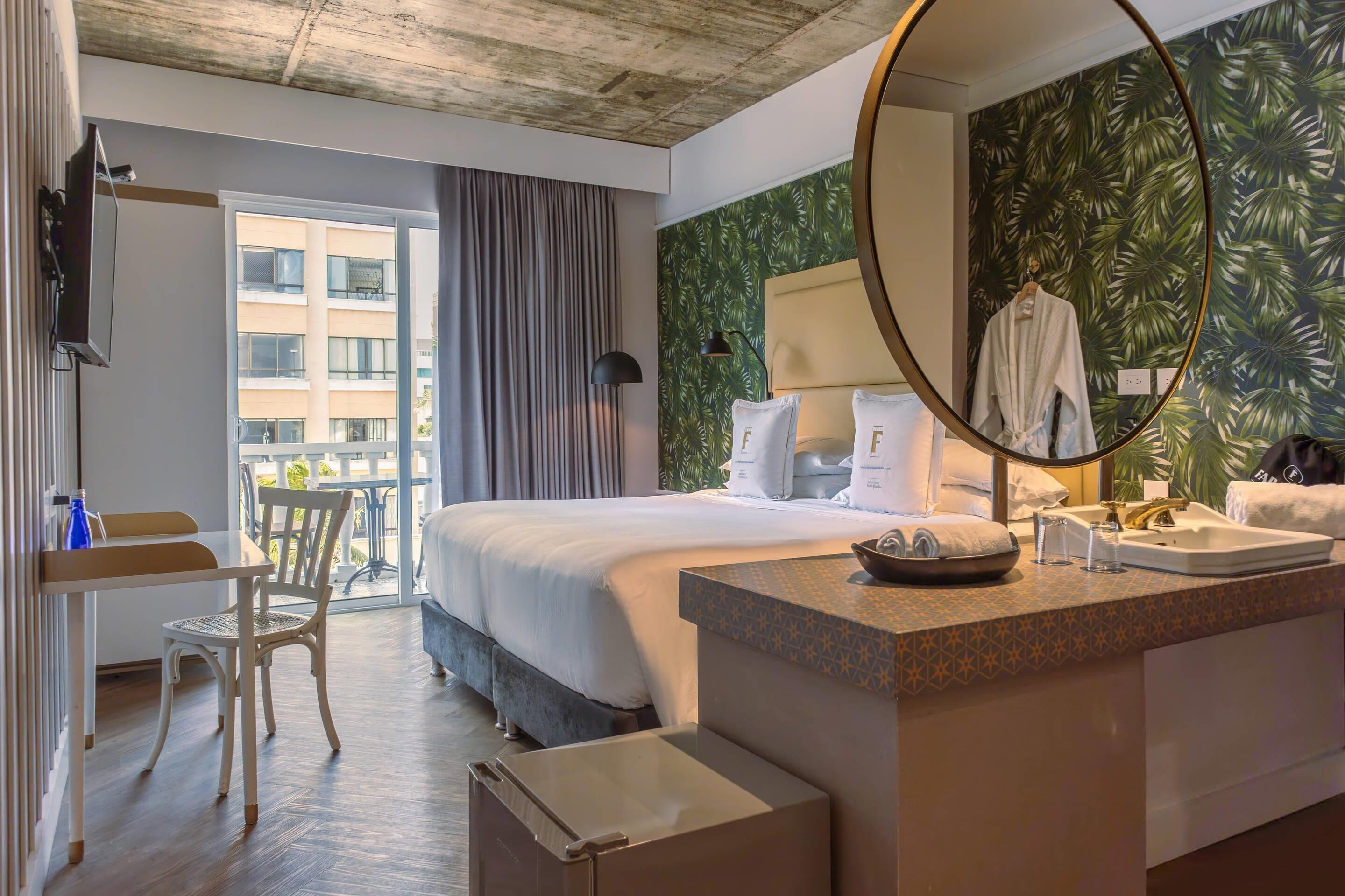 Room, 1 King Bed, Non Smoking, Balcony | Premium bedding, down comforters, minibar, in-room safe