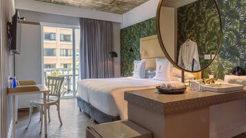 Ropa de cama de alta calidad, cubrecamas y minibar