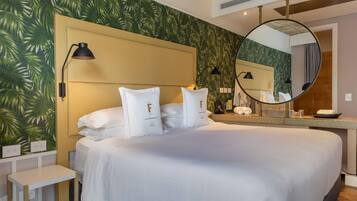 Ropa de cama de alta calidad, cubrecamas y minibar