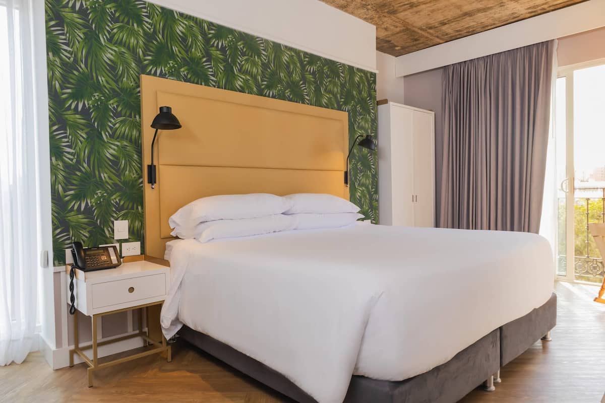 1 bedroom, premium bedding, down duvets, minibar