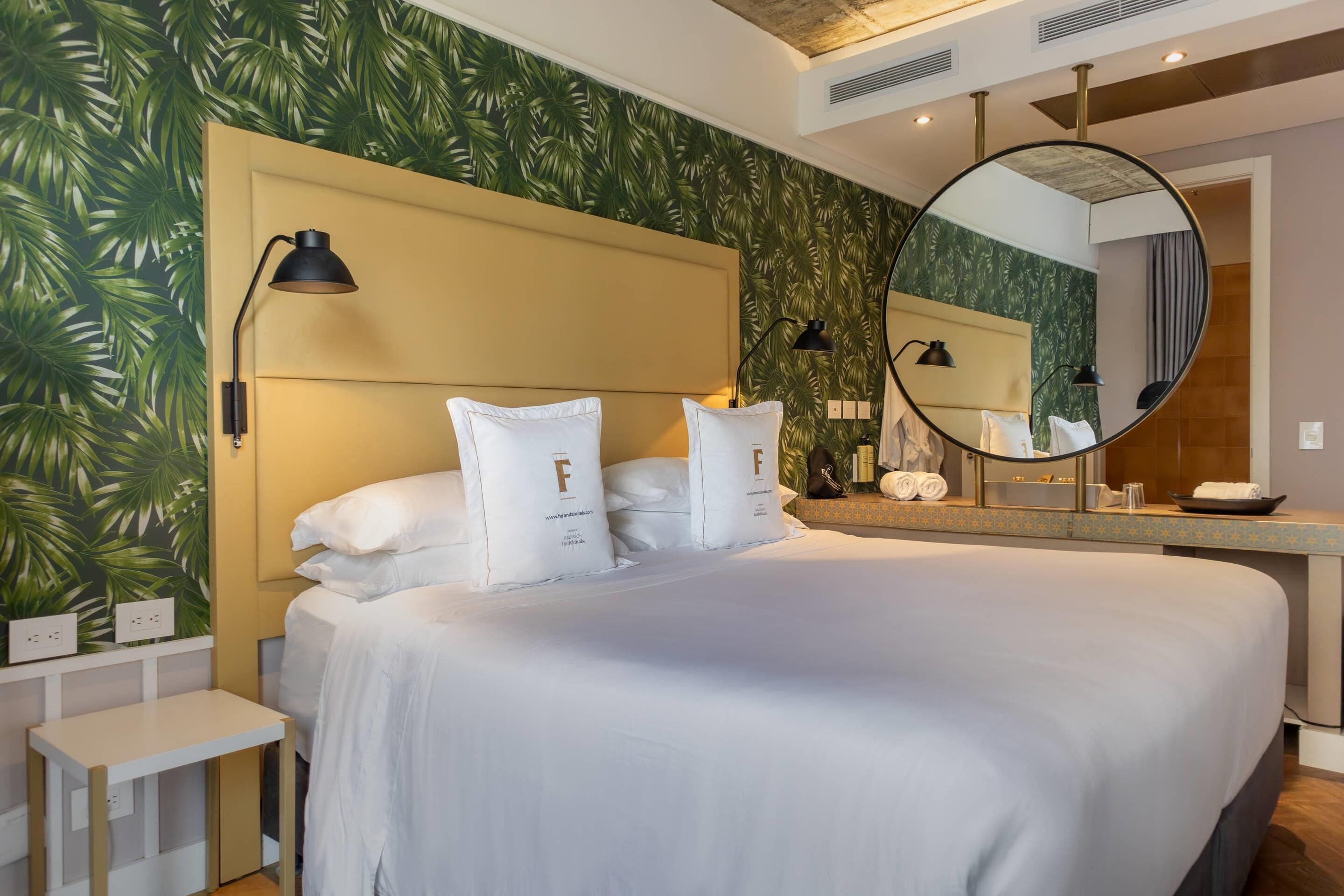 Kamer, 1 kingsize bed, niet-roken, balkon | Luxe beddengoed, donzen dekbedden, een minibar, een kluis op de kamer